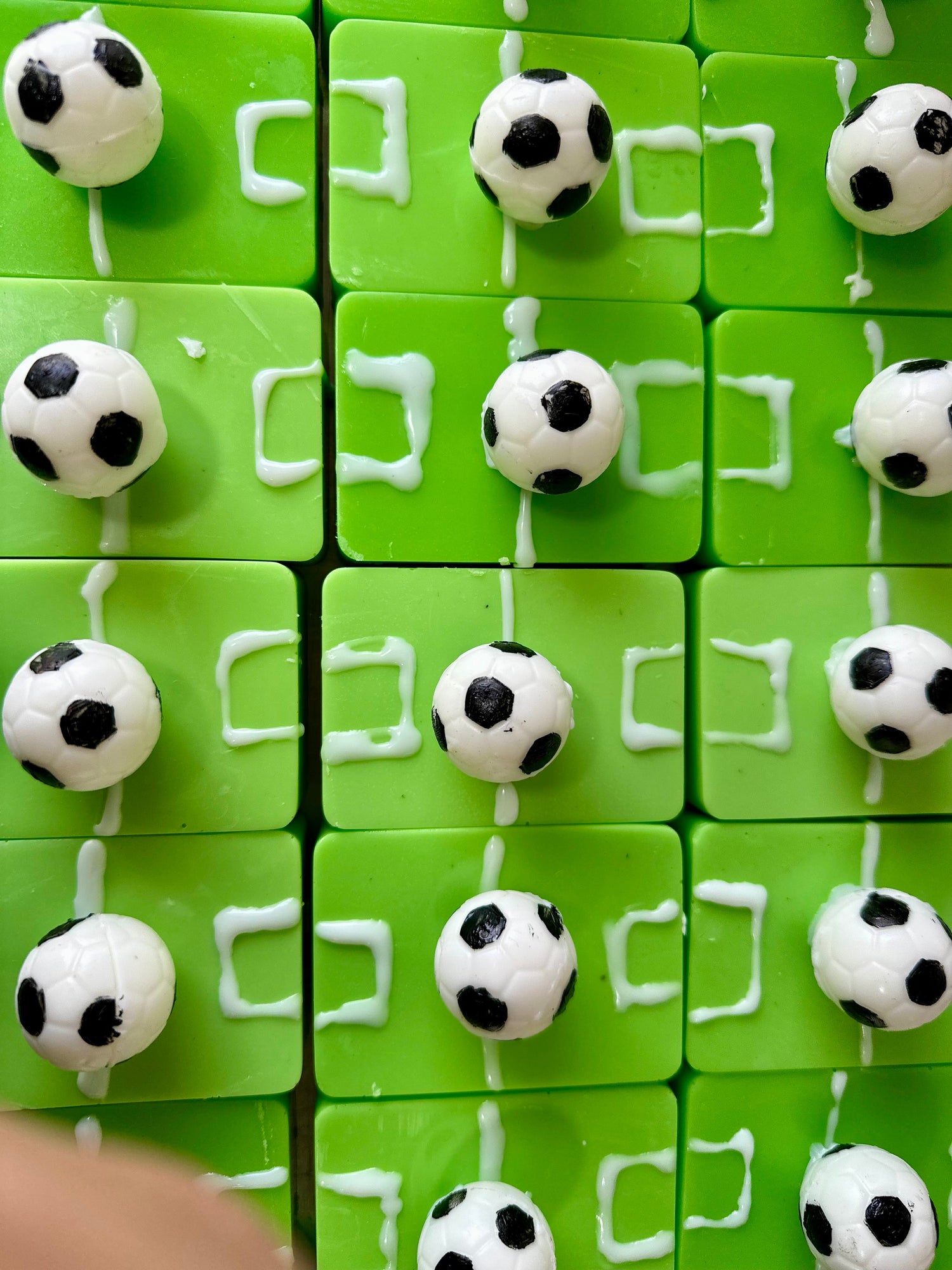 A Free Beginner's Guide for Melt & Pour Soap - Mandy and Co