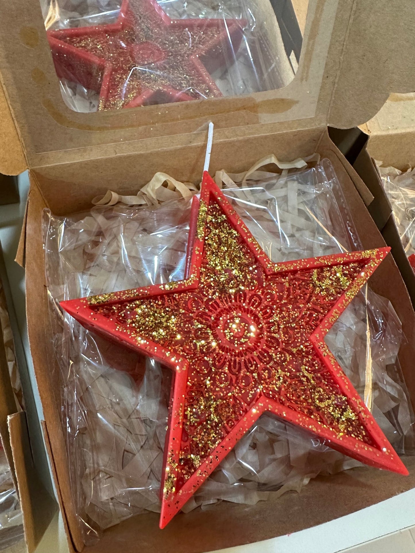 ⭐ Red Star Soy Candle – Festive Rose - Scented Christmas Candle with Gold Glitter - Mandy and Co